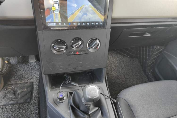 Used Wuling Zhengcheng 2021 1.5T Manual Comfort Version Audio And AC Panel