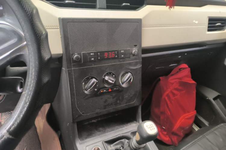 Used Wuling Zhengcheng 2021 1.5T Manual Comfort Version Audio And AC Panel
