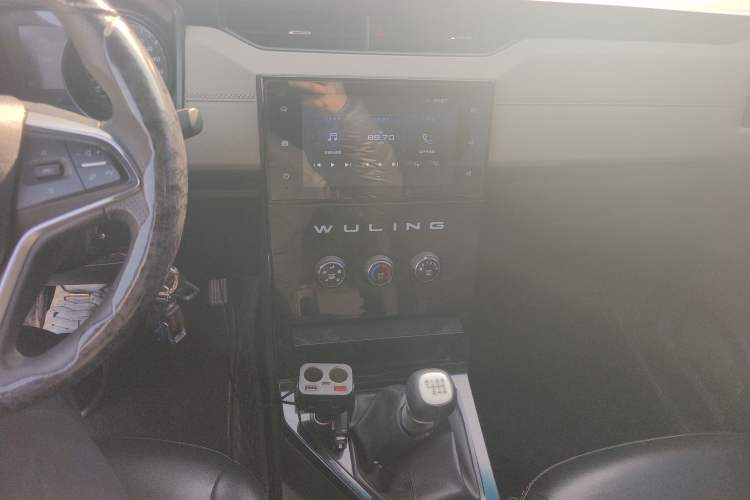 Used Wuling Zhengcheng 2021 1.5T Manual Luxury Version Audio And AC Panel