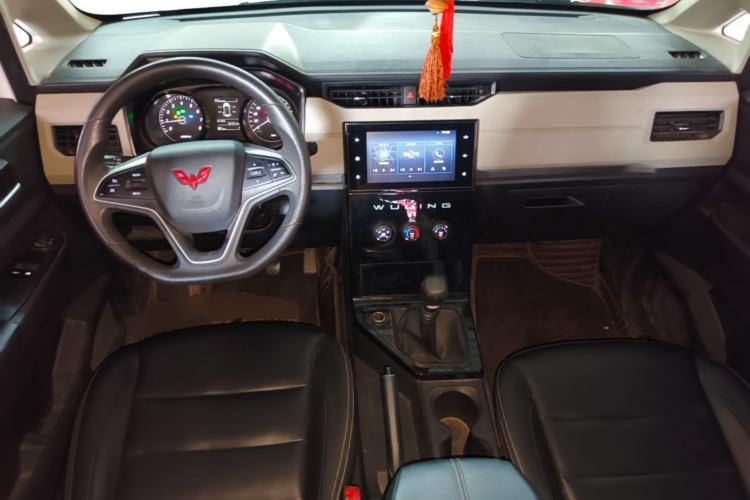 Used Wuling Zhengcheng 2021 1.5T Manual Luxury Version Center Console