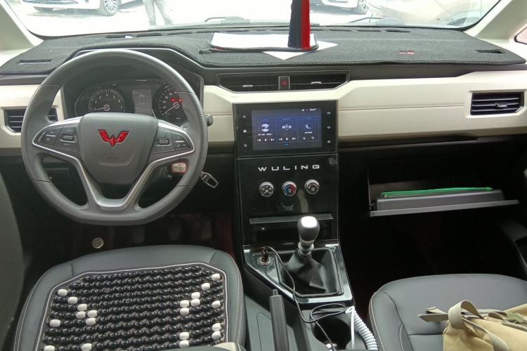 Used Wuling Zhengcheng 2021 1.5T Manual Luxury Version Center Console