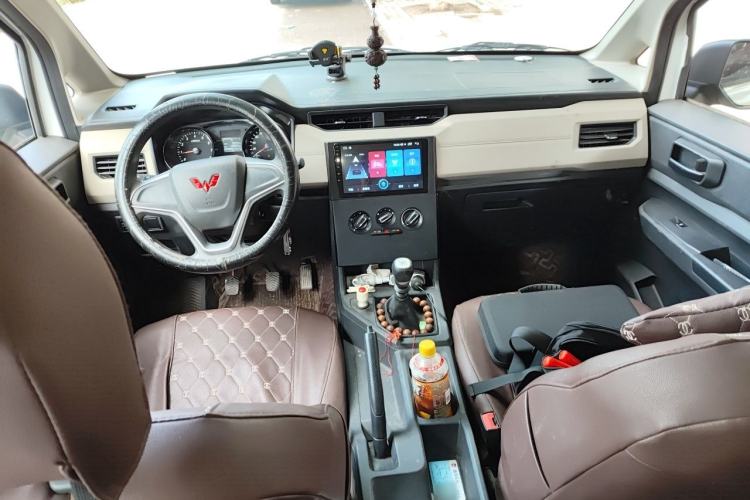 Used Wuling Zhengcheng 2021 1.5T Manual Comfort Version Center Console