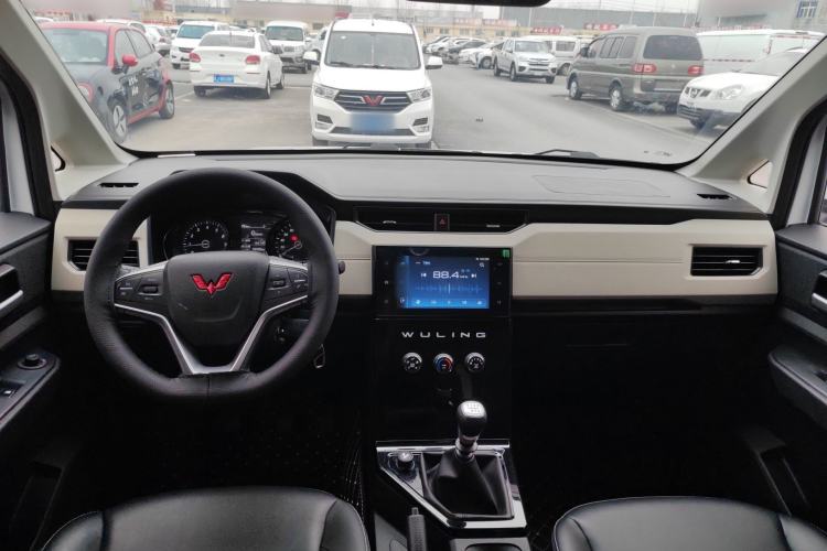 Used Wuling Zhengcheng 2021 1.5T Manual Luxury Version Center Console