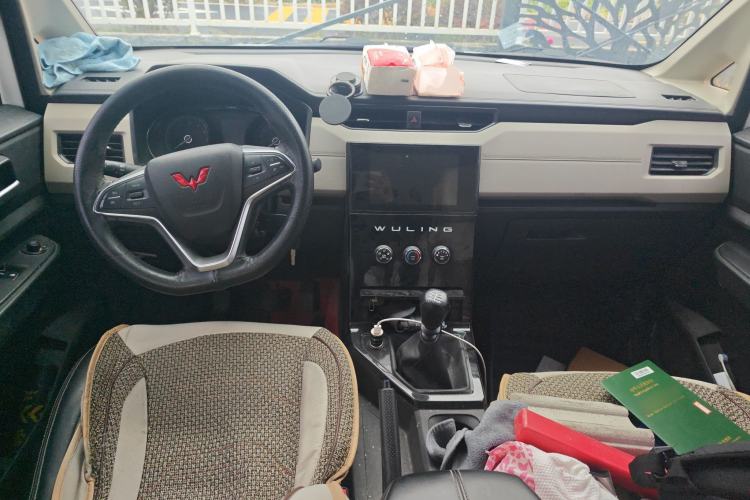 Used Wuling Zhengcheng 2021 1.5T Manual Luxury Version Center Console