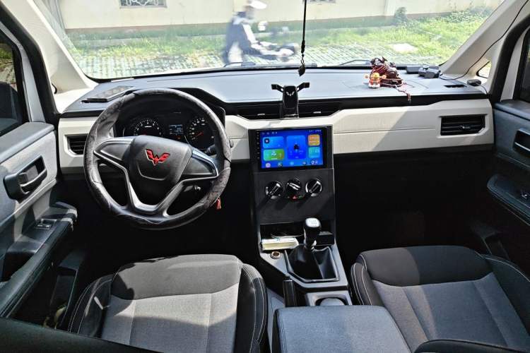 Used Wuling Zhengcheng 2021 1.5T Manual Comfort Version Center Console