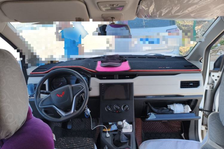 Used Wuling Zhengcheng 2021 1.5T Manual Comfort Version Center Console