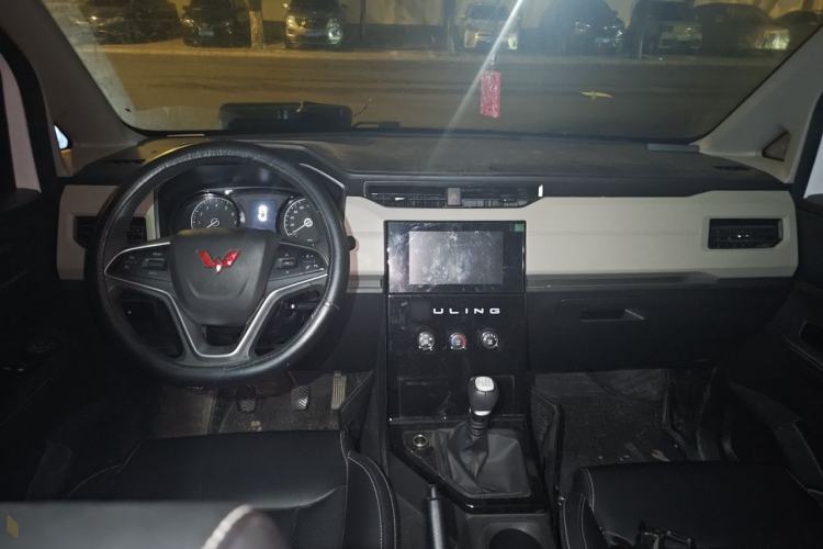 Used Wuling Zhengcheng 2021 1.5T Manual Luxury Version Center Console