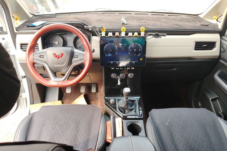 Used Wuling Zhengcheng 2021 1.5T Manual Luxury Version Center Console