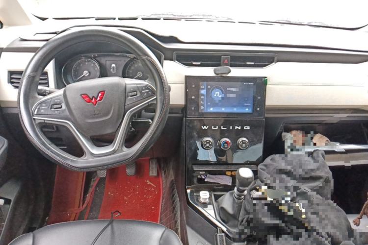 Used Wuling Zhengcheng 2021 1.5T Manual Luxury Version Center Console