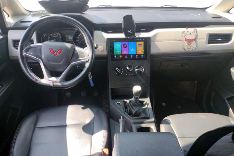 Used Wuling Zhengcheng 2021 1.5T Manual Comfort Version Center Console