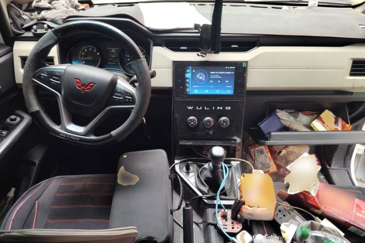 Used Wuling Zhengcheng 2021 1.5T Manual Luxury Version Center Console
