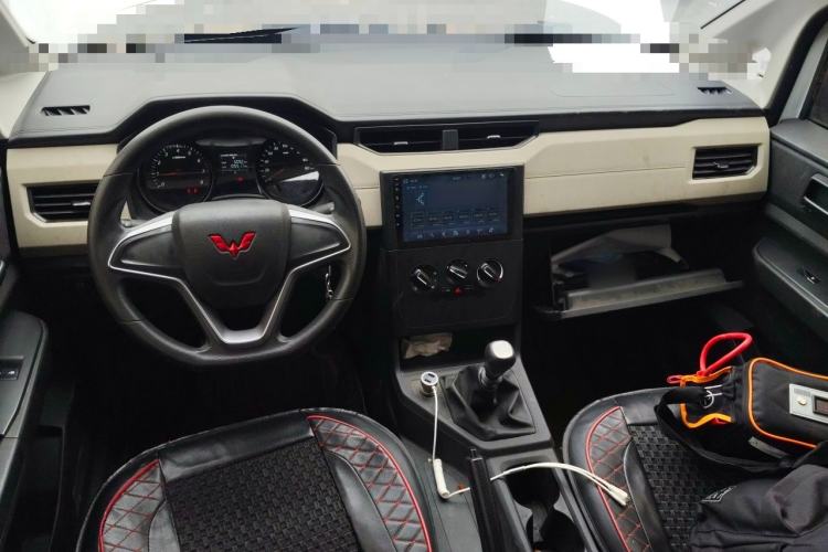 Used Wuling Zhengcheng 2021 1.5T Manual Comfort Version Center Console