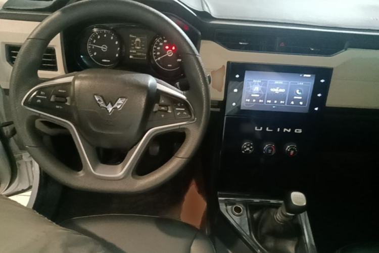 Used Wuling Zhengcheng 2021 1.5T Manual Luxury Version Center Console