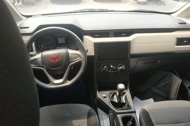 Used Wuling Zhengcheng 2021 1.5T Manual Comfort Version Center Console
