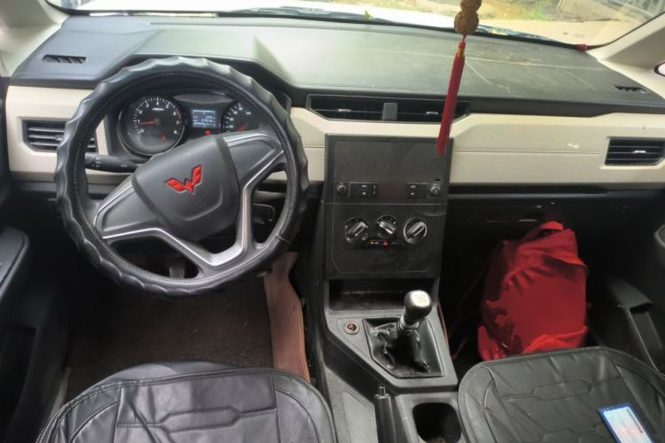 Used Wuling Zhengcheng 2021 1.5T Manual Comfort Version Center Console