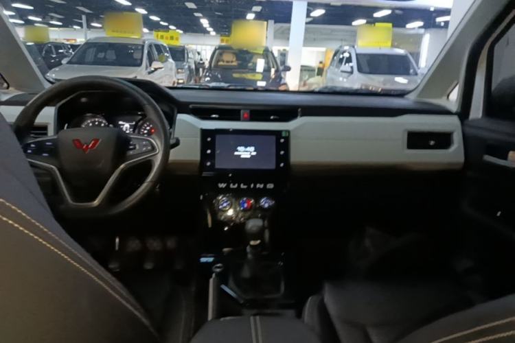 Used Wuling Zhengcheng 2021 1.5T Manual Luxury Version Center Console