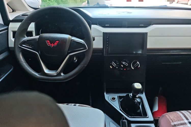 Used Wuling Zhengcheng 2021 1.5T Manual Comfort Version Center Console