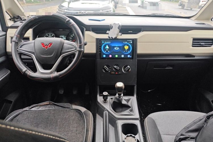 Used Wuling Zhengcheng 2021 1.5T Manual Comfort Version Center Console
