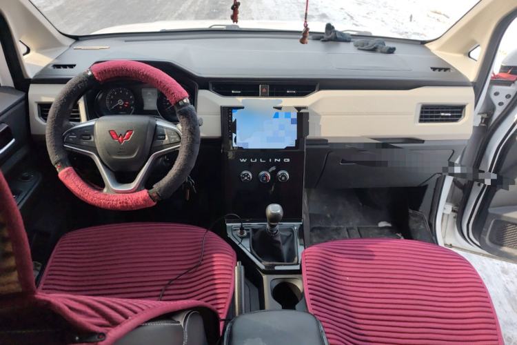 Used Wuling Zhengcheng 2021 1.5T Manual Luxury Version Center Console