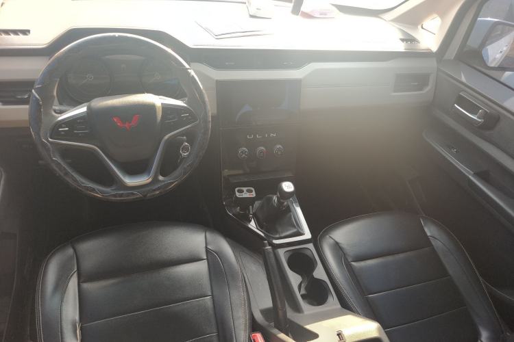 Used Wuling Zhengcheng 2021 1.5T Manual Luxury Version Center Console
