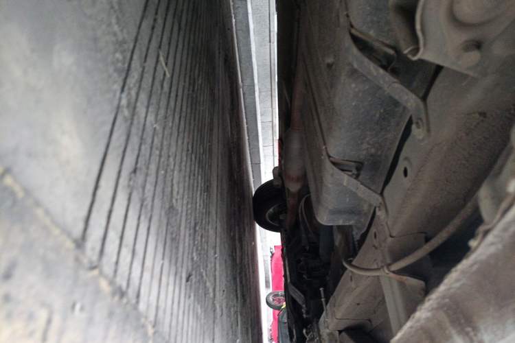 Used Wuling Zhengcheng 2021 1.5T Manual Luxury Commercial Vehicle Chassis Rear Right