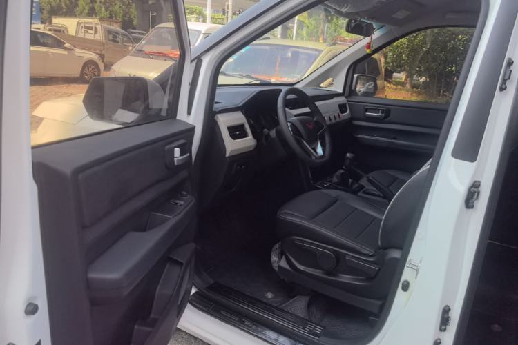 Used Wuling Zhengcheng 2021 1.5T Manual Luxury Version Driver Seat