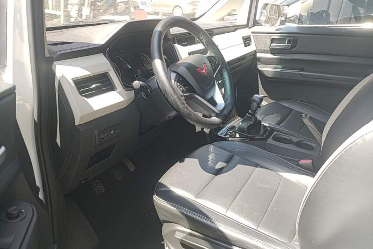 Used Wuling Zhengcheng 2021 1.5T Manual Luxury Version Driver Seat