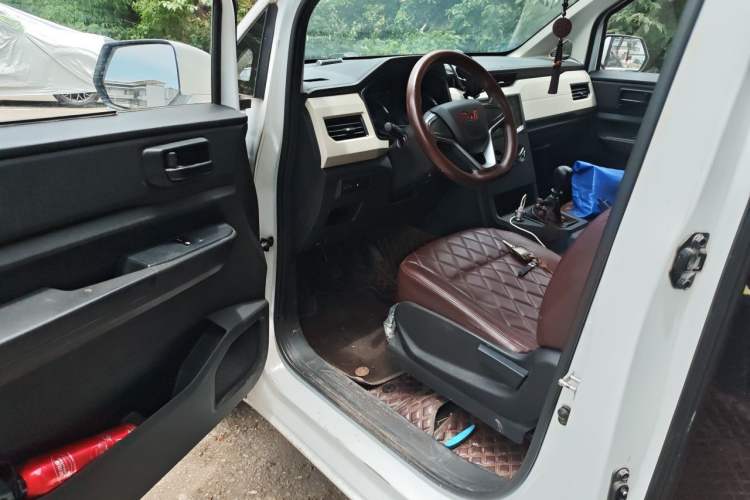 Used Wuling Zhengcheng 2021 1.5T Manual Comfort Version Driver Seat