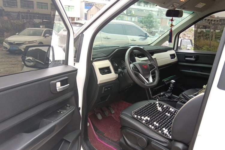 Used Wuling Zhengcheng 2021 1.5T Manual Luxury Version Driver Seat