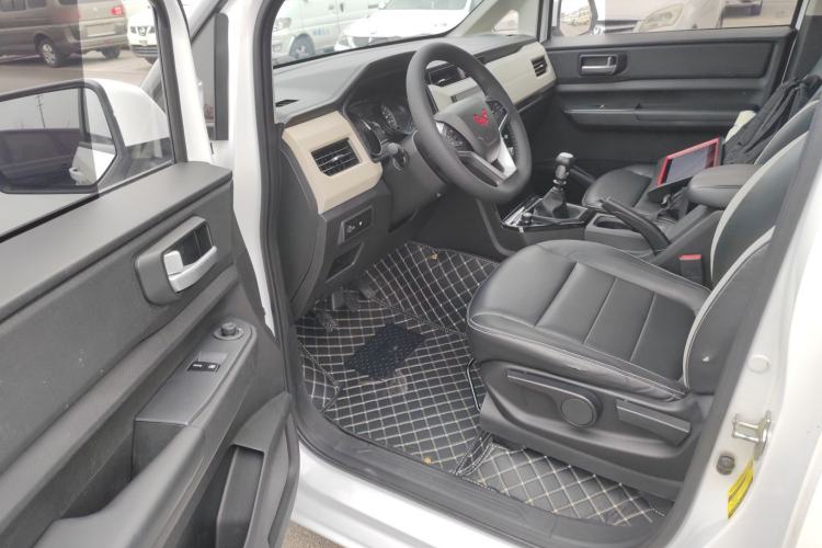 Used Wuling Zhengcheng 2021 1.5T Manual Luxury Version Driver Seat