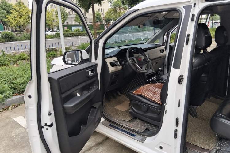 Used Wuling Zhengcheng 2021 1.5T Manual Luxury Version Driver Seat