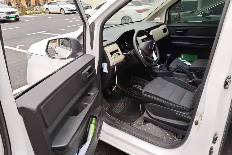 Used Wuling Zhengcheng 2021 1.5T Manual Comfort Version Driver Seat