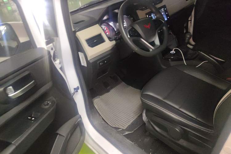 Used Wuling Zhengcheng 2021 1.5T Manual Luxury Version Driver Seat