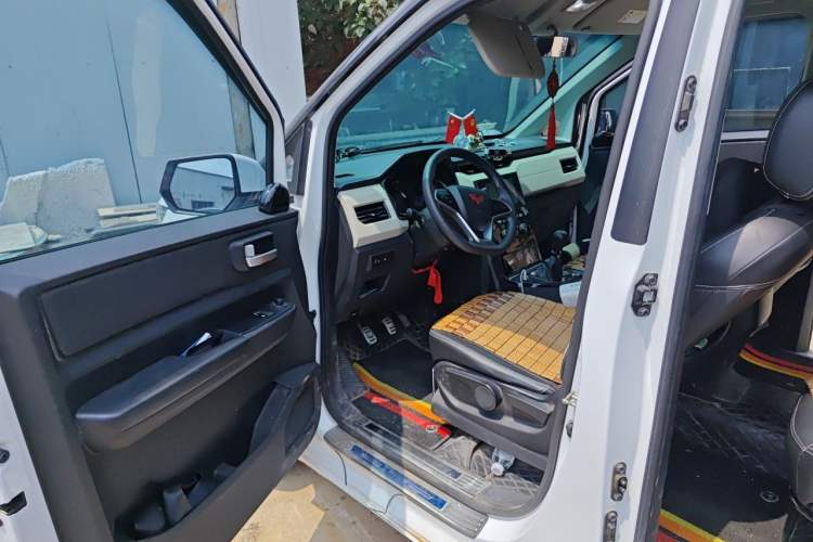 Used Wuling Zhengcheng 2021 1.5T Manual Luxury Version Driver Seat