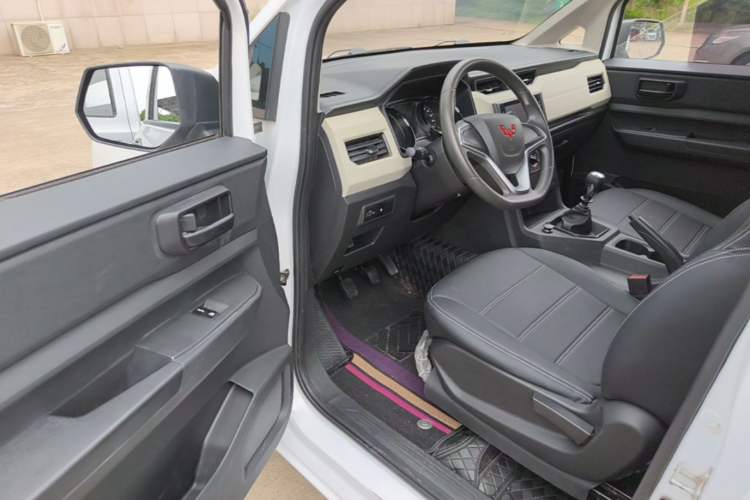Used Wuling Zhengcheng 2021 1.5T Manual Comfort Version Driver Seat