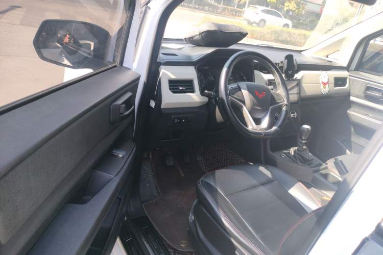 Used Wuling Zhengcheng 2021 1.5T Manual Comfort Version Driver Seat