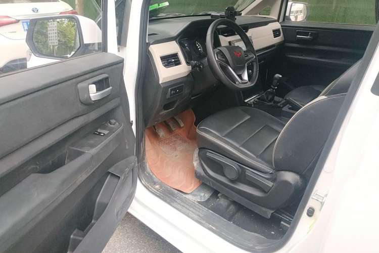Used Wuling Zhengcheng 2021 1.5T Manual Luxury Version Driver Seat