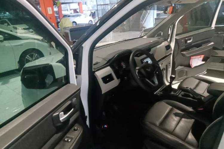 Used Wuling Zhengcheng 2021 1.5T Manual Luxury Version Driver Seat