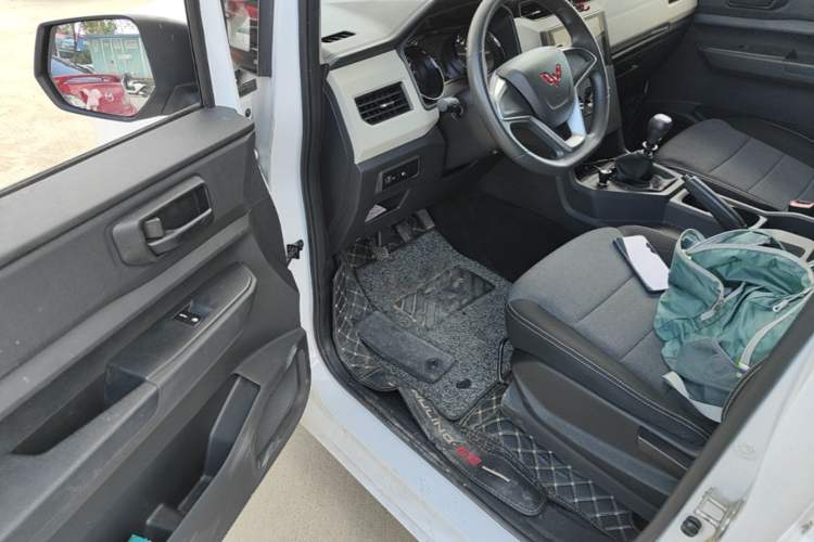 Used Wuling Zhengcheng 2021 1.5T Manual Comfort Version Driver Seat