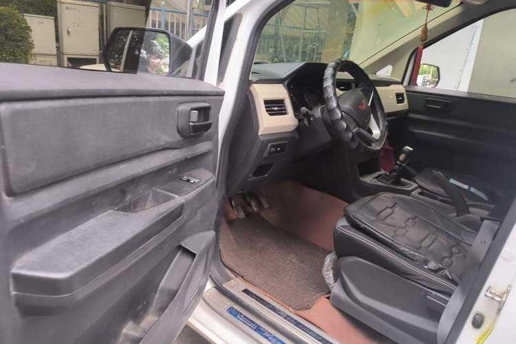 Used Wuling Zhengcheng 2021 1.5T Manual Comfort Version Driver Seat