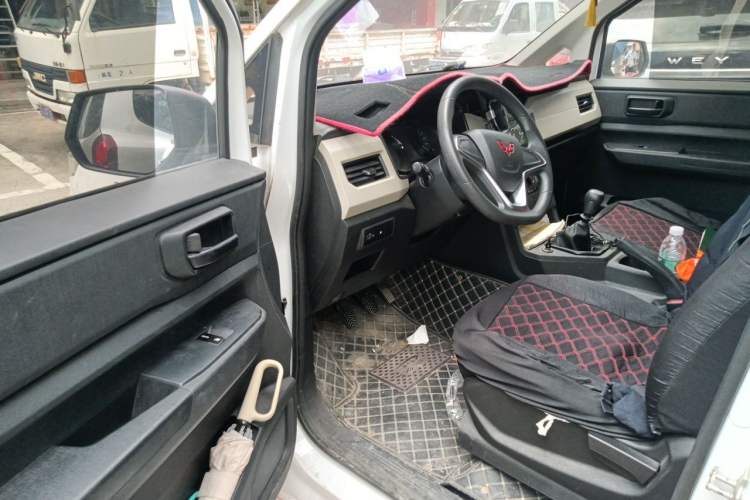 Used Wuling Zhengcheng 2021 1.5T Manual Comfort Version Driver Seat