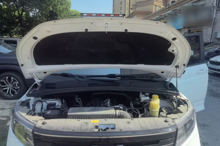 Used Wuling Zhengcheng 2021 1.5T Manual Luxury Version Engine Bay