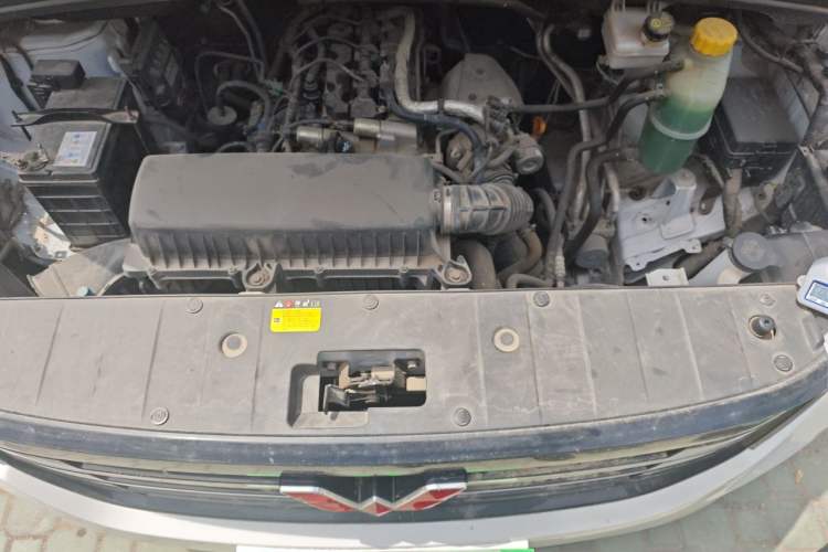 Used Wuling Zhengcheng 2021 1.5T Manual Luxury Version Engine Bay