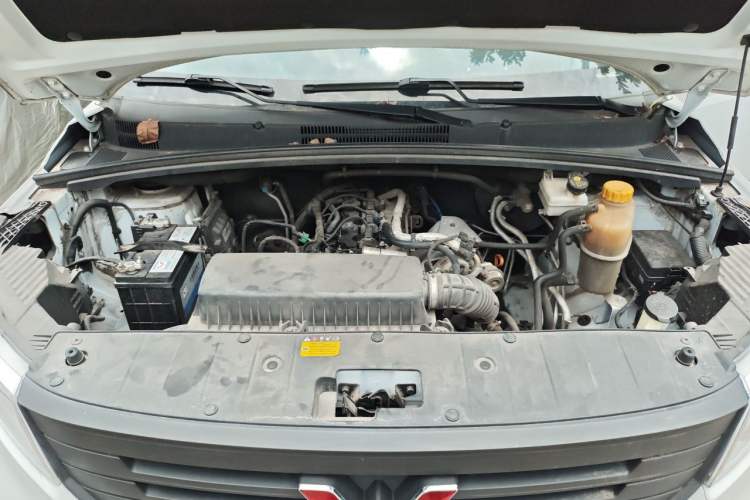 Used Wuling Zhengcheng 2021 1.5T Manual Comfort Version Engine Bay