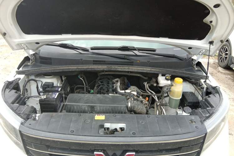 Used Wuling Zhengcheng 2021 1.5T Manual Luxury Version Engine Bay