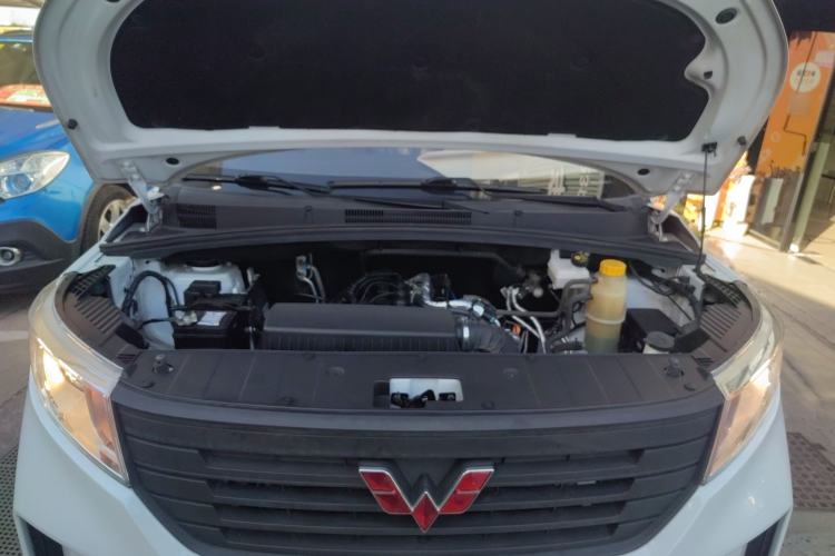 Used Wuling Zhengcheng 2021 1.5T Manual Comfort Version with Enclosed Windows Engine Bay