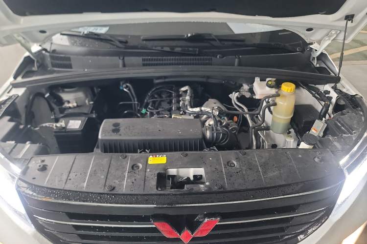 Used Wuling Zhengcheng 2021 1.5T Manual Luxury Version Engine Bay