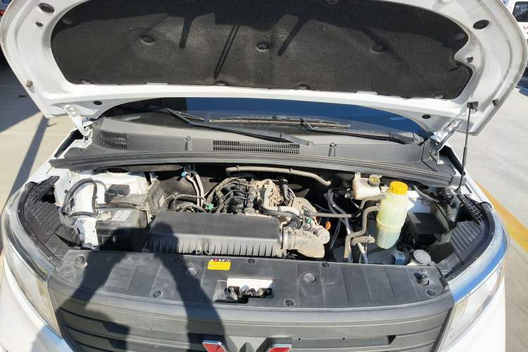 Used Wuling Zhengcheng 2021 1.5T Manual Comfort Version with Enclosed Windows Engine Bay