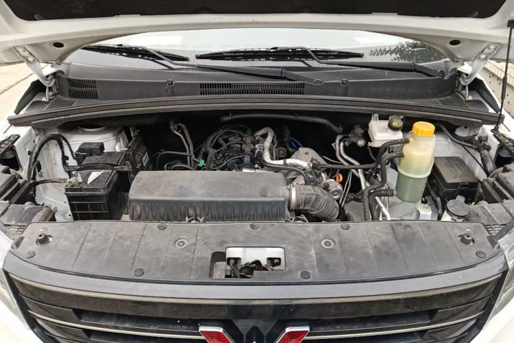 Used Wuling Zhengcheng 2021 1.5T Manual Luxury Version Engine Bay