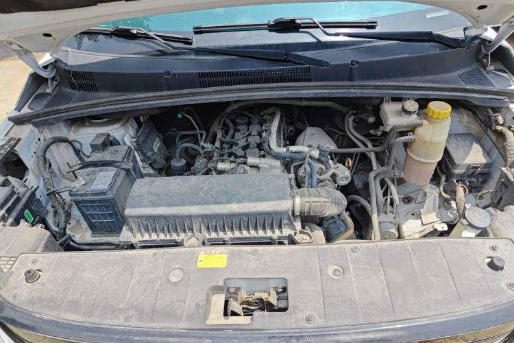 Used Wuling Zhengcheng 2021 1.5T Manual Luxury Version Engine Bay